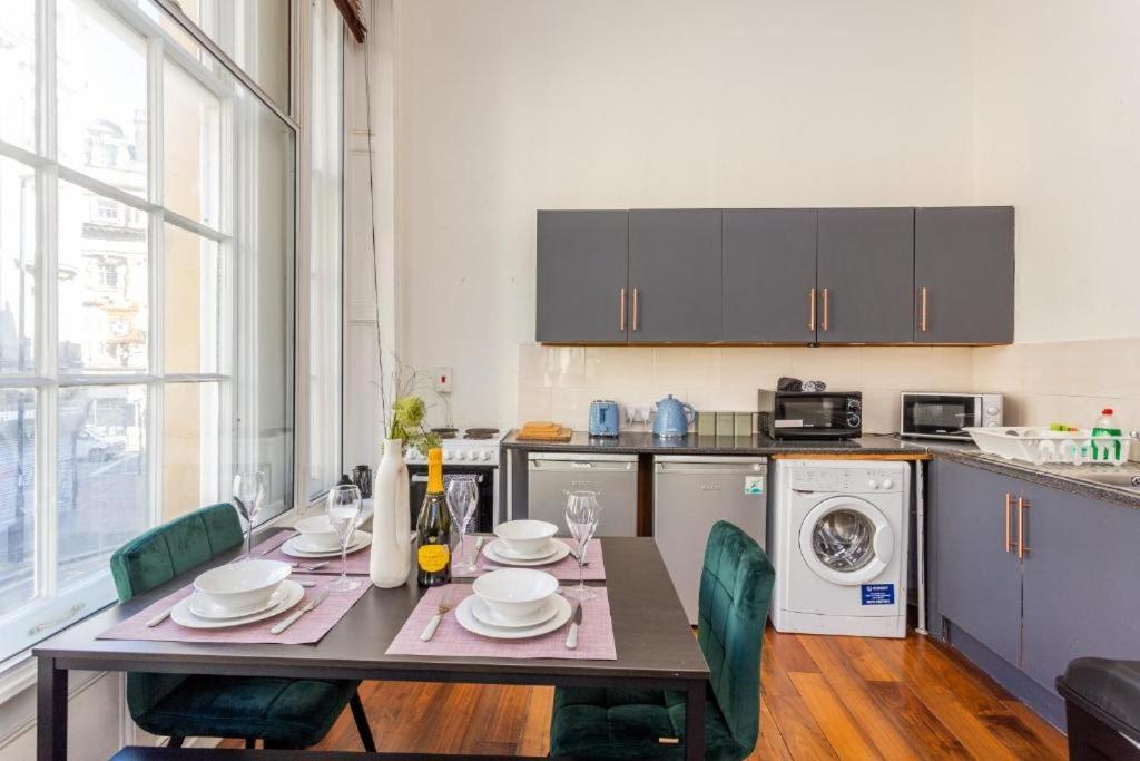 Newcastle'S Most Central Apartment - Sleeps 10 Exteriör bild