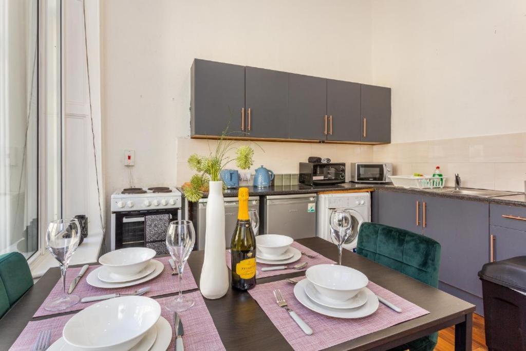 Newcastle'S Most Central Apartment - Sleeps 10 Exteriör bild