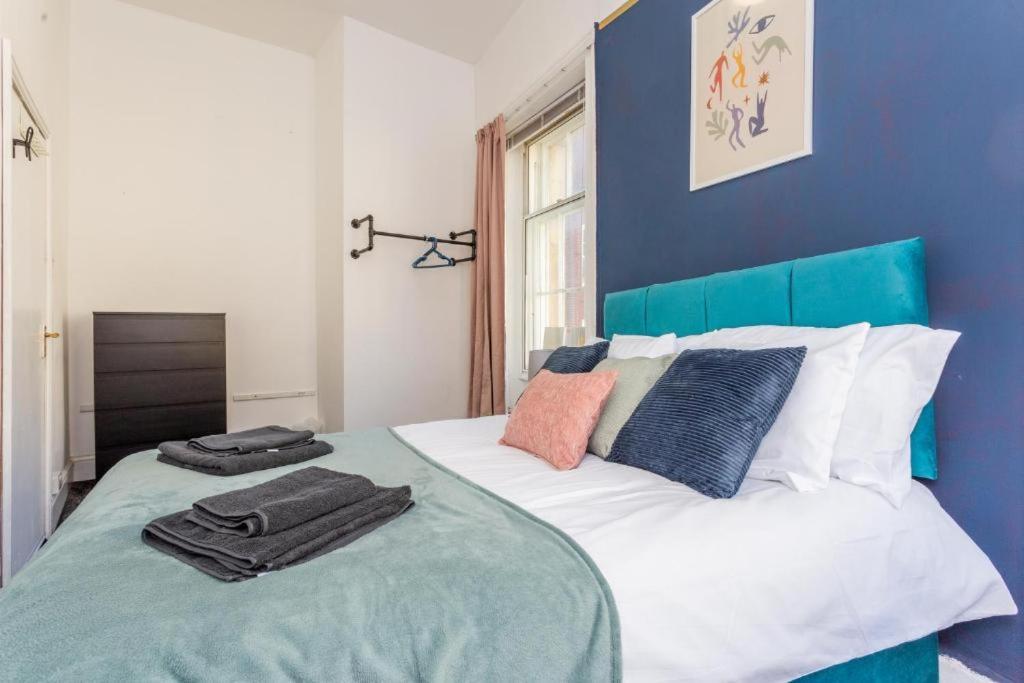 Newcastle'S Most Central Apartment - Sleeps 10 Exteriör bild