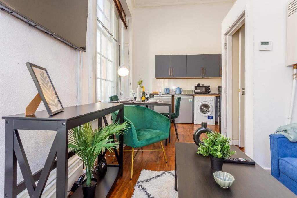Newcastle'S Most Central Apartment - Sleeps 10 Exteriör bild