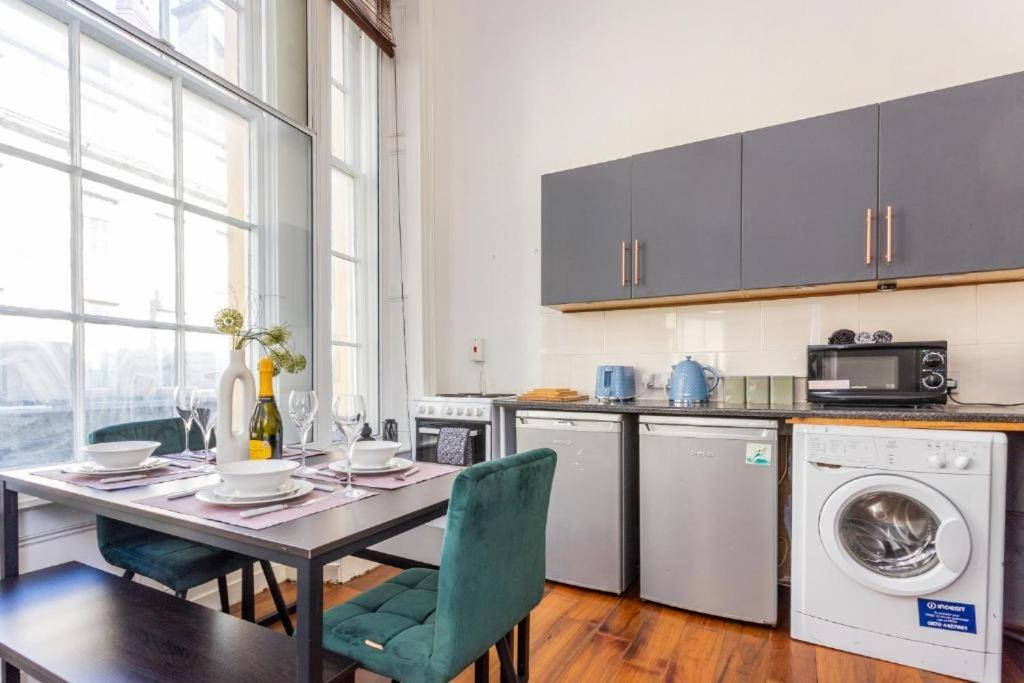 Newcastle'S Most Central Apartment - Sleeps 10 Exteriör bild