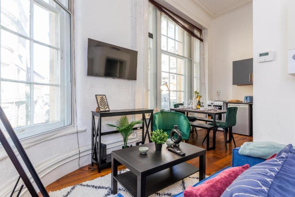 Newcastle'S Most Central Apartment - Sleeps 10 Exteriör bild