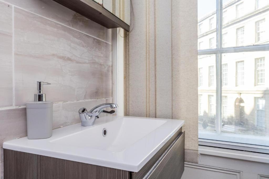 Newcastle'S Most Central Apartment - Sleeps 10 Exteriör bild
