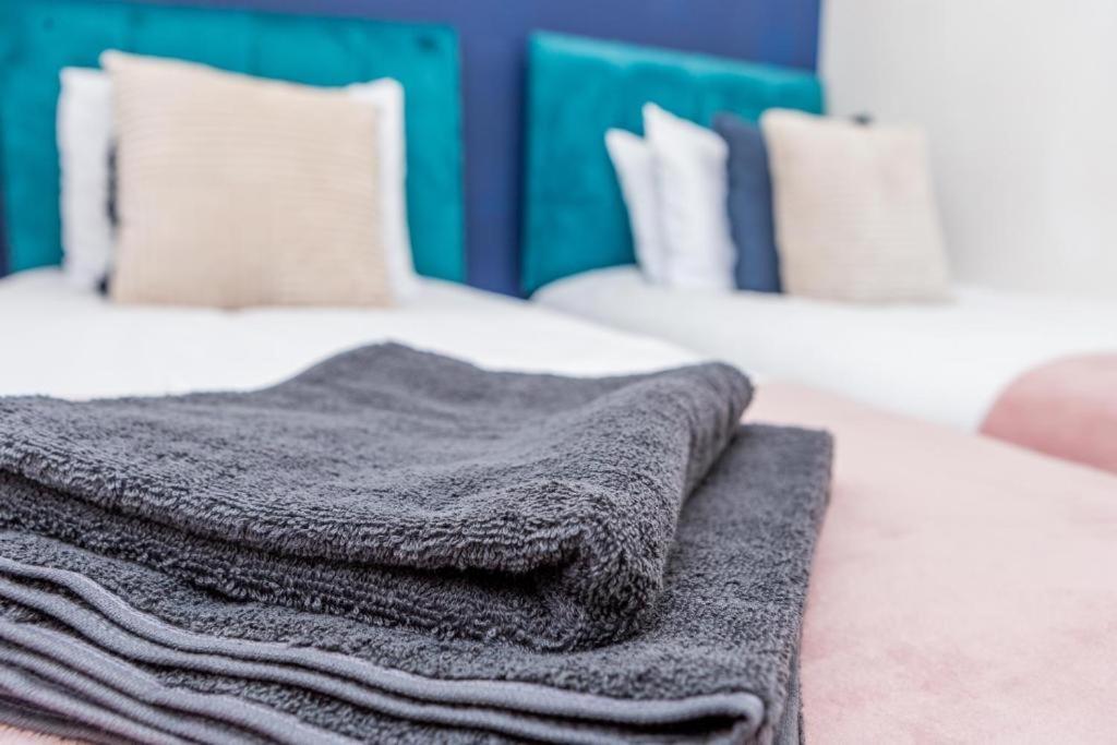 Newcastle'S Most Central Apartment - Sleeps 10 Exteriör bild