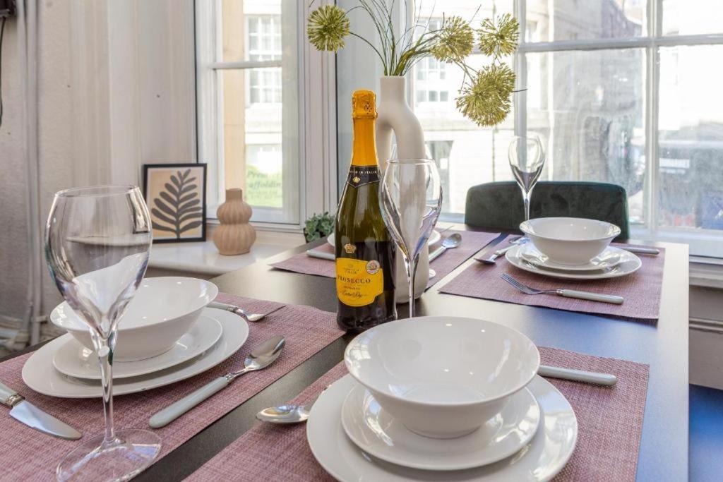 Newcastle'S Most Central Apartment - Sleeps 10 Exteriör bild