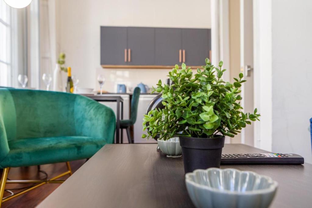 Newcastle'S Most Central Apartment - Sleeps 10 Exteriör bild
