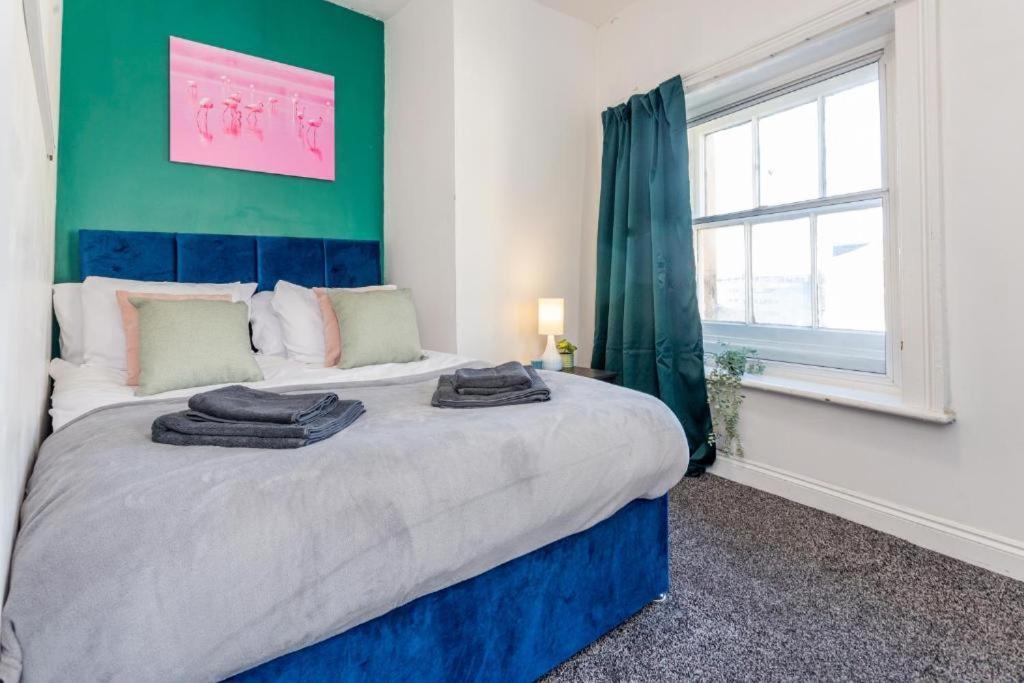 Newcastle'S Most Central Apartment - Sleeps 10 Exteriör bild